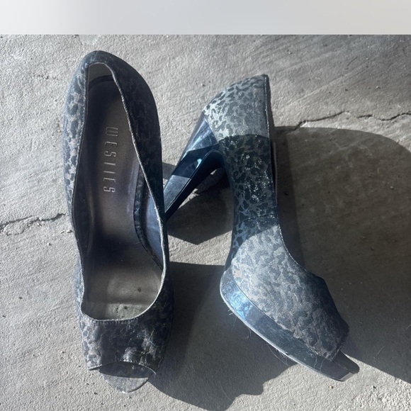 Stylish Black Peep-Toe Heels - Picture 1 of 1